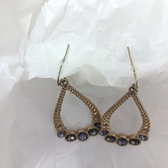 Vintage inspired Teardrop dangle Pierced Earrings gold tone filigree Rhinestones - Picture 8 of 10